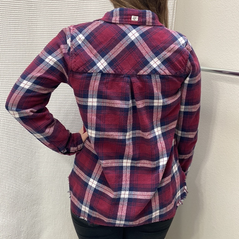 ‼️Women’s Billabong plaid flannel long-sleeve button-down shirt frayed bottom. M - Picture 6 of 14